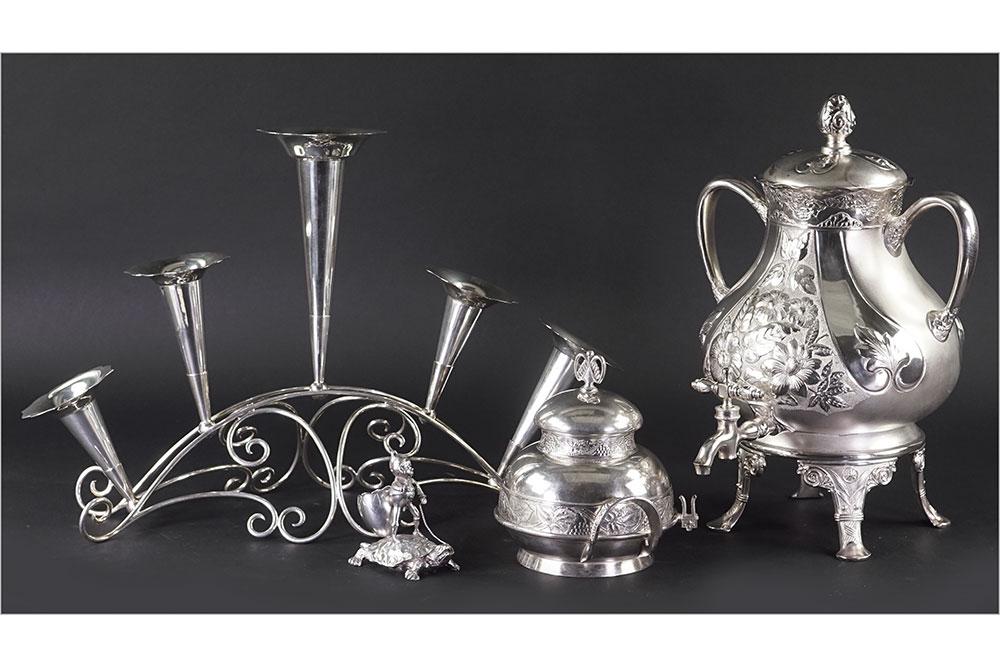 A Pairpoint Silverplate Hot Water Urn. (1 of 1)