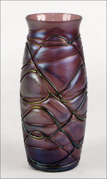 LOETZ PAMPAS ART GLASS VASE.: LOETZ PAMPAS ART GLASS VASE. Series II, c. 1912, J. Hoffmann Height: 8"