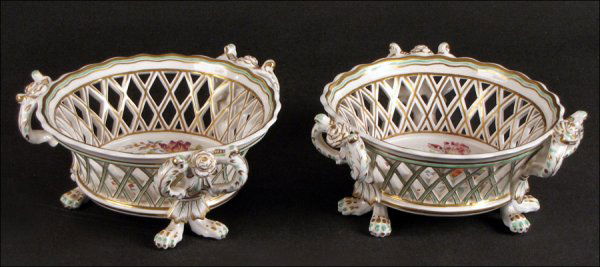 PAIR OF SPODE PAINTED PORCELAIN BASKETS.: PAIR OF SPODE PAINTED PORCELAIN BASKETS. 19th century 4" x 8.5"