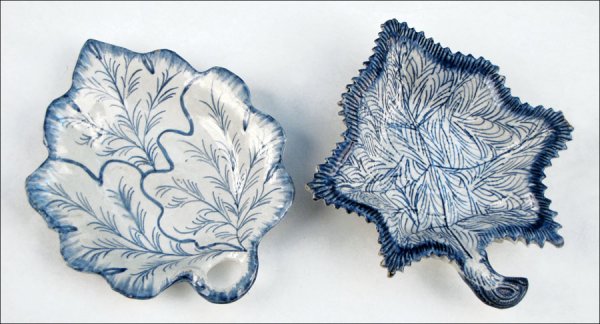 TWO 18TH CENTURY WORCESTER PORCELAIN LEAF FORM : TWO 18TH CENTURY WORCESTER PORCELAIN LEAF FORM PICKLE DISHES. Width: 5.5"