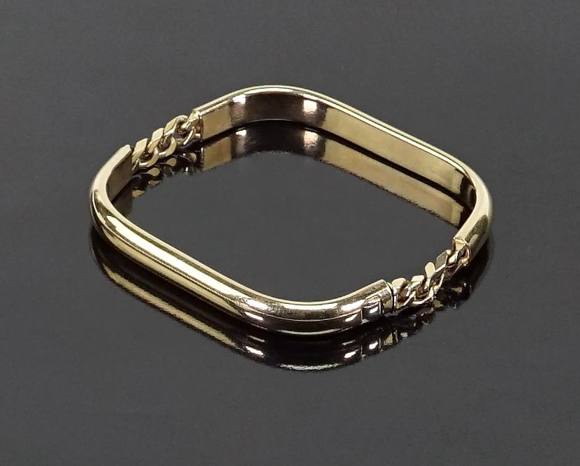 An 18 Karat Yellow Gold Bracelet. (1 of 1)