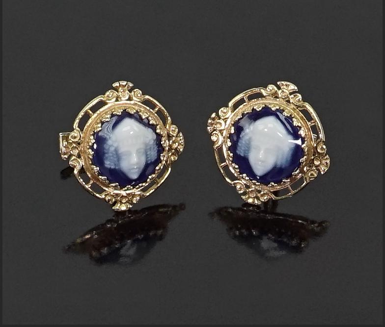 A Pair of Limoges Pate-Sur-Pate Cufflinks. (1 of 1)