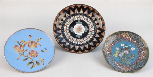 JAPANESE MEIJI ERA CLOISONNE FLORAL CHARGER.