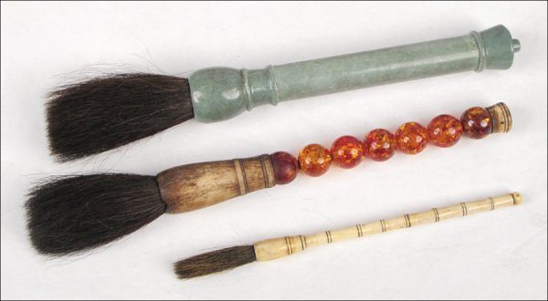 GROUP OF SCHOLAR'S BRUSHES.
