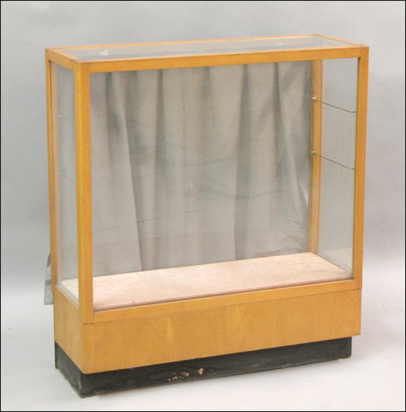 AMERICAN ART DECO DISPLAY CASE.