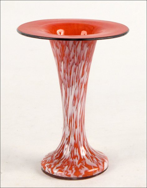ART GLASS FLUTED VASE ATTRIBUTED TO LOETZ.: ART GLASS FLUTED VASE ATTRIBUTED TO LOETZ. c. 1914 Height: 6.5"