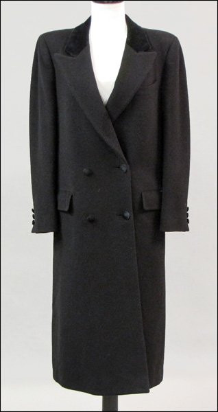BURBERRY LADIES BLACK WOOL AND VELVET DOUBLE BREASTED C: BURBERRY LADIES BLACK WOOL AND VELVET DOUBLE BREASTED CHESTERFIELD COAT. Approximately a size 4