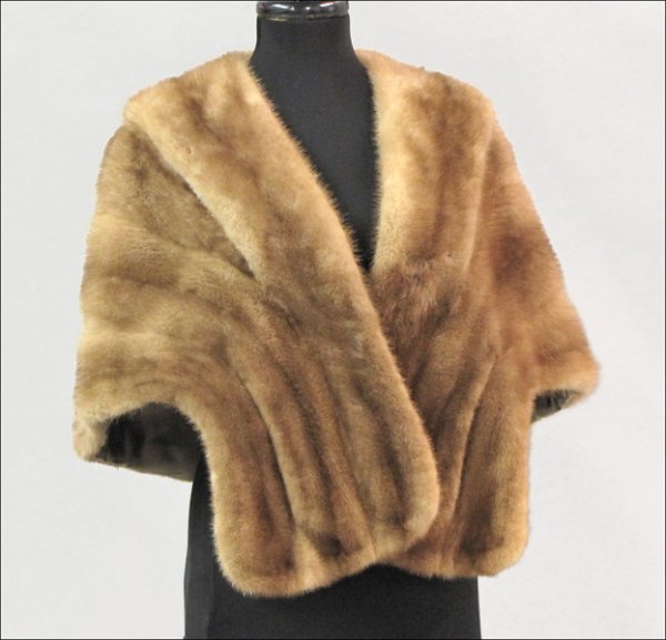 BLOND MINK STOLE.: BLOND MINK STOLE.