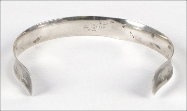 GEORG JENSEN STERLING SILVER NECKLACE.: GEORG JENSEN STERLING SILVER NECKLACE. Interior from end to end: 10.25"