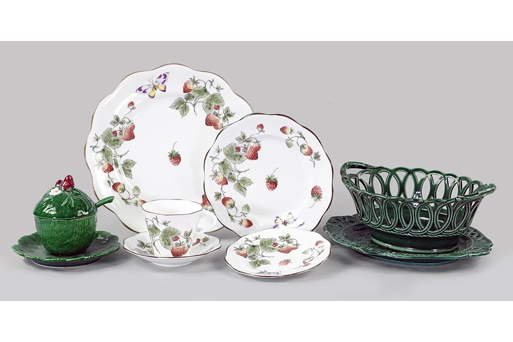 A Coalport Porcelain Table Service. (1 of 1)