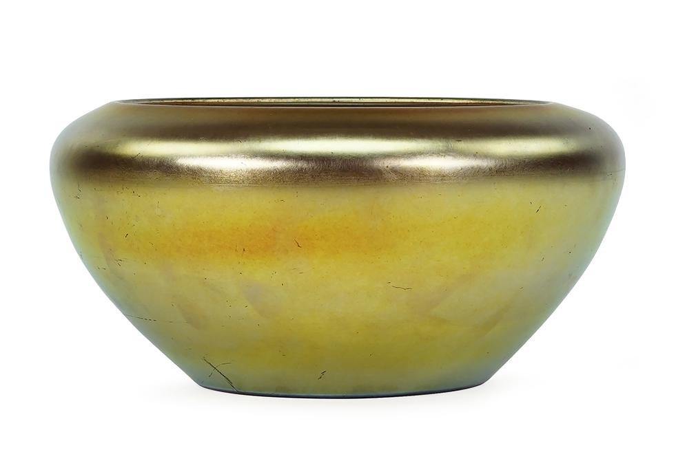 A Steuben Gold Aurene Center Bowl. (1 of 2)