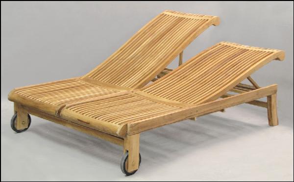 TEAK CHAISE LOUNGE.: TEAK CHAISE LOUNGE. Width: 25" Length: 55"