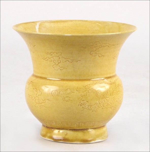 CHINESE YELLOW GLAZED PORCELAIN SPITTOON.: CHINESE YELLOW GLAZED PORCELAIN SPITTOON. Bearing a Kang Hsi marking 4" x 4.5"