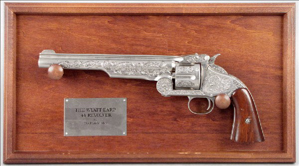 THE WYATT EARP .44 REVOLVER.: THE WYATT EARP .44 REVOLVER. By The Franklin Mint