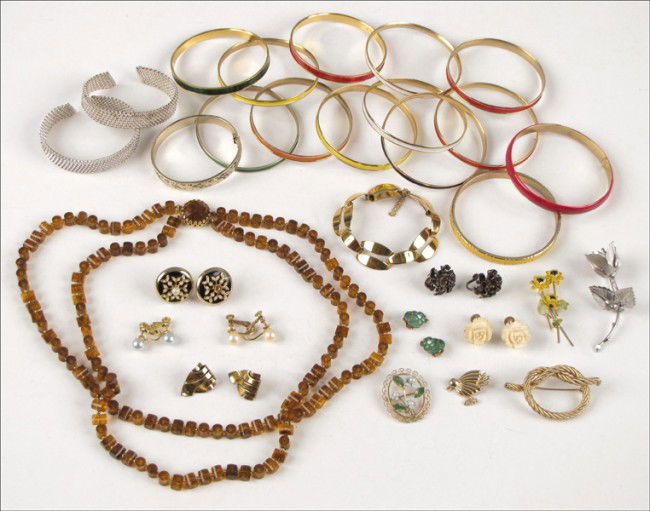 COLLECTION OF SIGNED COSTUME JEWELRY.: COLLECTION OF SIGNED COSTUME JEWELRY. With pieces by Coro, Marvella, Napier, Castlecliff, Krementz, Lisner, Trifari, and others