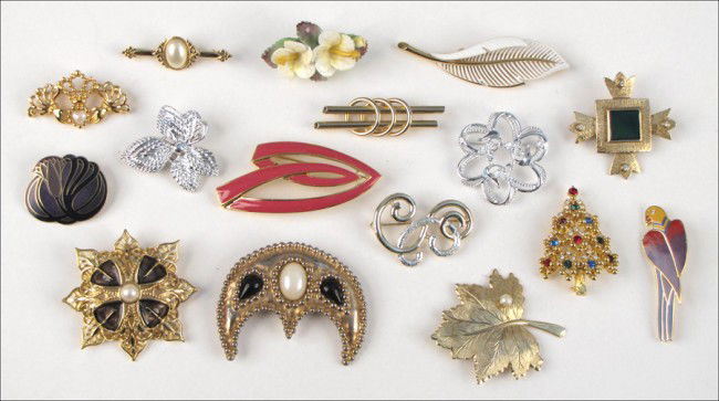 COLLECTION OF SIGNED BROOCHES.: COLLECTION OF SIGNED BROOCHES. With pieces by Monet, Trifari, Denton, Sarah Coventry, Coro, Krementz, and Dauplaise. Together with an Eisenberg Christmas tree brooch