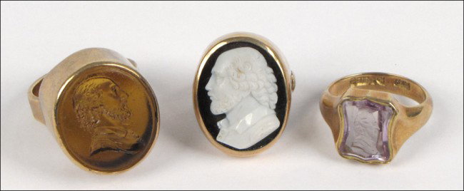 9 KARAT YELLOW GOLD INTAGLIO RING DEPICTING SHA: 9 KARAT YELLOW GOLD INTAGLIO RING DEPICTING SHAKESPEARE. Together with two intaglio rings depicting Shakespeare