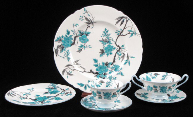SHELLEY PORCELAIN DINNER SERVICE IN THE ORINGTO: SHELLEY PORCELAIN DINNER SERVICE IN THE ORINGTON PATTERN. Comprised of twelve dinner plates, twelve salad plates, twelve bread plates, twelve teacups with saucers, and twelve bouillon cups with saucer
