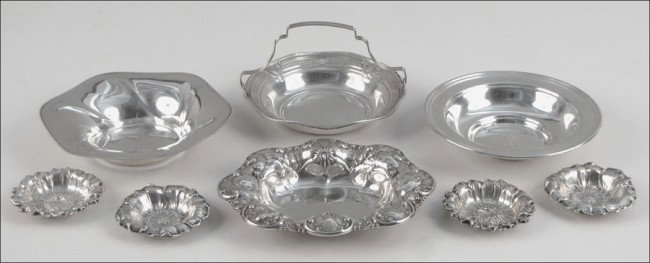 COLLECTION OF AMERICAN STERLING SILVER TABLE AR: COLLECTION OF AMERICAN STERLING SILVER TABLE ARTICLES.