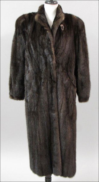 EVANS COLLECTION BROWN MINK COAT.: EVANS COLLECTION BROWN MINK COAT. Approximately a size 10