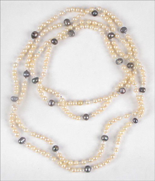 BLACK AND WHITE FRESHWATER PEARL AND CRYSTAL BE: BLACK AND WHITE FRESHWATER PEARL AND CRYSTAL BEAD NECKLACE.