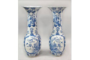 PAIR OF JAPANESE BLUE AND WHITE PORCELAIN VASE: PAIR OF JAPANESE BLUE AND WHITE PORCELAIN VASES. Bearing marks from the Arita-ware group in the late Edo and Meiji period. Translation of the marks determines that the vases were made by Hichozan-Nobu
