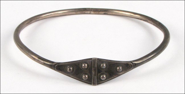 DANISH STERLING SILVER COLLAR NECKLACE.: DANISH STERLING SILVER COLLAR NECKLACE. Bearing hallmarks of Jens Tage Hansen