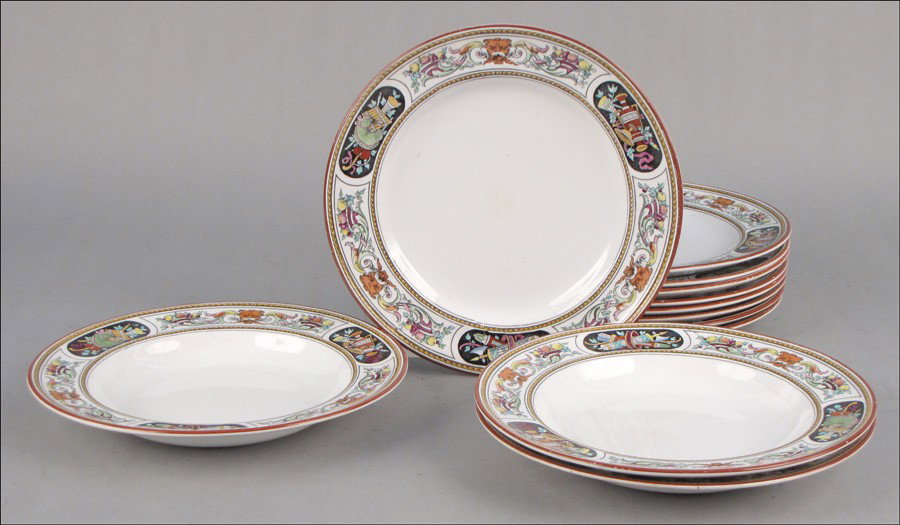 SET OF TWELVE MINTON PORCELAIN PLATES IN THE 'T: SET OF TWELVE MINTON PORCELAIN PLATES IN THE 'TROPHY' PATTERN. Circa 1874 Diameter: 10.5"