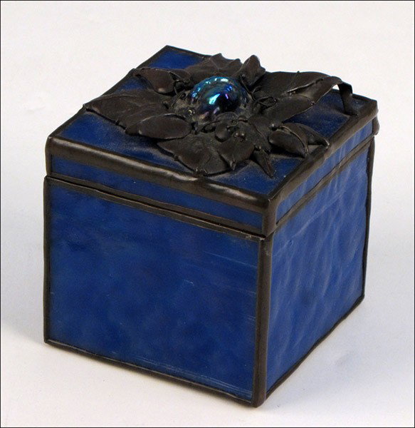 ORIENT AND FLUME GLASS BOX.: ORIENT AND FLUME GLASS BOX. Interior is signed and dated 1976 H: 3.5" W: 3" D: 3"