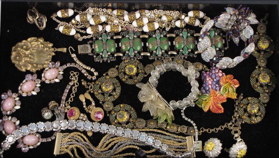 GROUP OF JEWELRY.: GROUP OF JEWELRY. Comprised of necklaces, bracelets, earclips, and brooches by Trifari, Christian Dior, Vendome, Kramer, Coro, and others