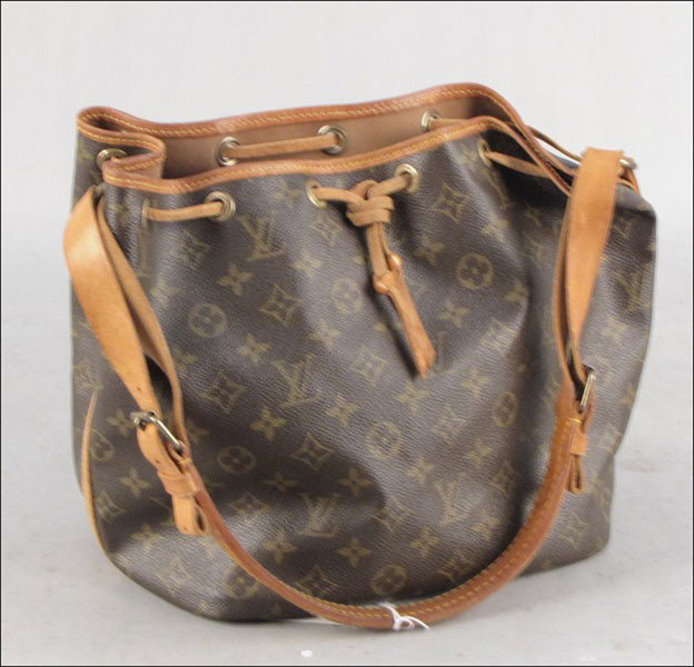LOUIS VUITTON MONOGRAMMED CANVAS NOE HANDBAG.: LOUIS VUITTON MONOGRAMMED CANVAS NOE HANDBAG. H: 10" W: 10" D: 8"