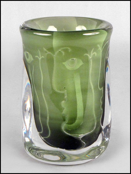 INGEBORG LUNDIN FOR ORREFORS ARIEL VASE.: INGEBORG LUNDIN FOR ORREFORS ARIEL VASE. Depicting faces in profile. Underside bears signature Height: 7.5"