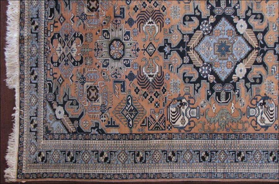 IRANIAN WOOL CARPET.: IRANIAN WOOL CARPET. 8'8" x 5'4"
