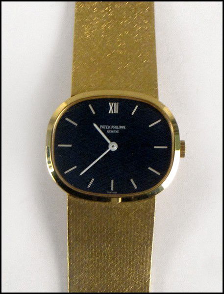 PATEK PHILIPPE 18 KARAT YELLOW GOLD AND LAPIS: PATEK PHILIPPE 18 KARAT YELLOW GOLD AND LAPIS WATCH. 100 grams. Interior of case is stamped "268230535452". 18 jewel movement is stamped "115 4000"