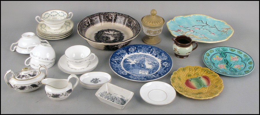 WEDGWOOD MAJOLICA PLATTER.: WEDGWOOD MAJOLICA PLATTER. Together with English porcelain table articles by Wedgwood, Royal Worcester, Royal Doulton, and other