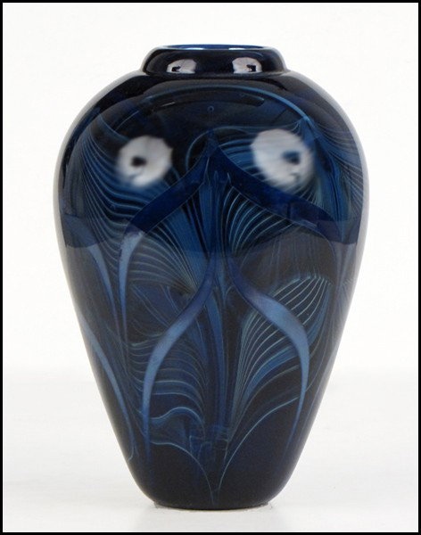 RANDY STRONG GLASS VASE.: RANDY STRONG GLASS VASE. Signed H:6.5"