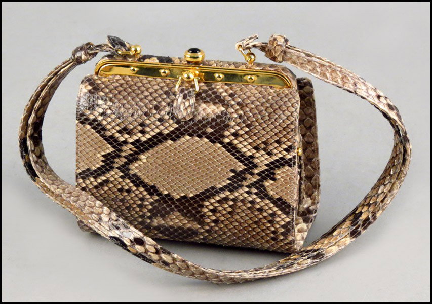 JUDITH LEIBER SNAKESKIN HANDBAG.: JUDITH LEIBER SNAKESKIN HANDBAG. 5.5" x 6" x 3.5"