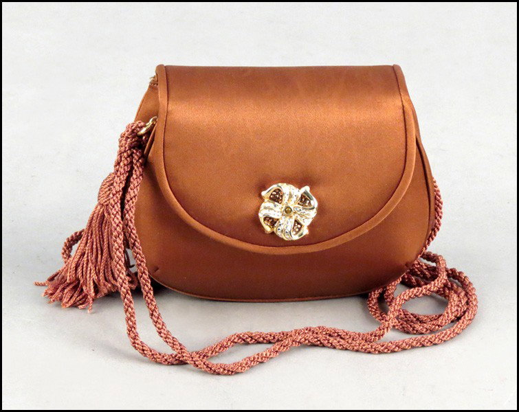 JUDITH LEIBER SATIN EVENING HANDBAG.: JUDITH LEIBER SATIN EVENING HANDBAG. 4" x 5.5" x 2.5"