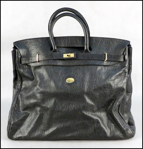 MAC DOUGLAS BLACK LEATHER SUITCASE.: MAC DOUGLAS BLACK LEATHER SUITCASE. H: 15" W: 21" D: 9.5"