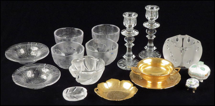 GROUP OF DECORATIVE OBJECTS.: GROUP OF DECORATIVE OBJECTS. Comprising a Herend porcelain box, a Lalique dish, a Spode dish, a pair of crystal candlesticks, four Kosta glass bowls, a Pickard dish, and a porcelain box