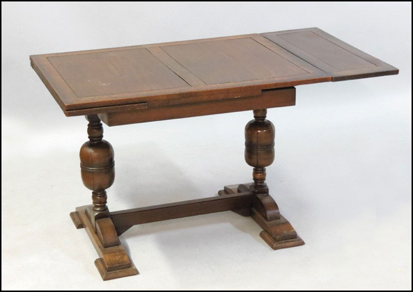 ENGLISH OAK DRAW LEAF TABLE.: ENGLISH OAK DRAW LEAF TABLE. H: 30" W: 42" D: 30"