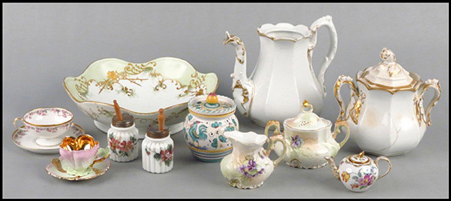 COLLECTION OF CONTINENTAL PORCELAIN.: COLLECTION OF CONTINENTAL PORCELAIN. Comprised of Limoges and Bavarian table articles and serving pieces
