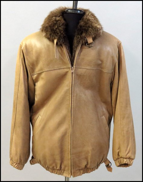 MEN'S LEATHER ZIP JACKET.: MEN'S LEATHER ZIP JACKET. Lined in beaver fur Size medium