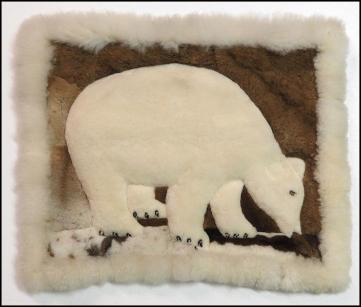 ALPACA POLAR BEAR DESIGN RUG.: ALPACA POLAR BEAR DESIGN RUG. 26.50" x 33"