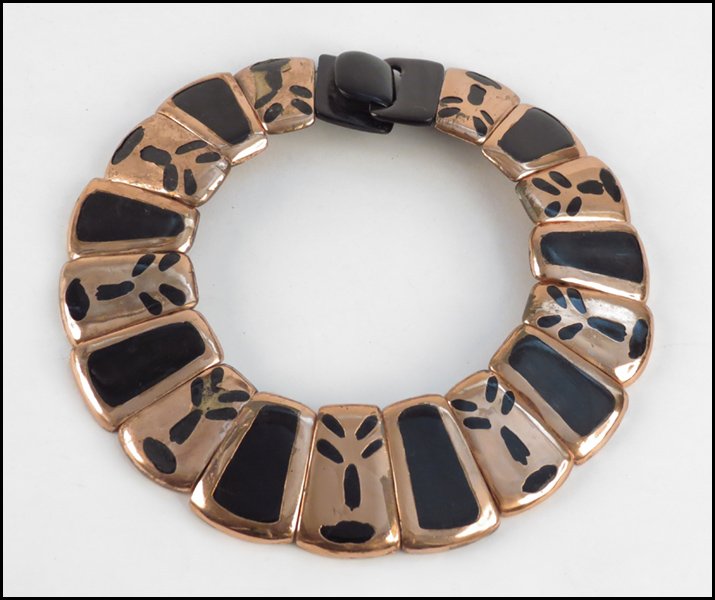 MONIES HORN AND COPPER 'FACES' COLLAR STYLE NEC: MONIES HORN AND COPPER 'FACES' COLLAR STYLE NECKLACE.