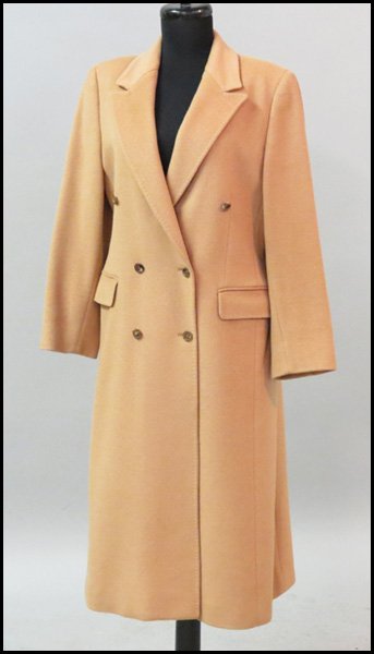 BURBERRY WOOL AND CASHMERE BLEND DOUBLE BREASTE: BURBERRY WOOL AND CASHMERE BLEND DOUBLE BREASTED COAT. Size 8
