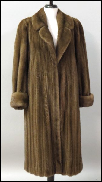 BROWN NATURAL MINK COAT.: BROWN NATURAL MINK COAT. Thomas McElroy