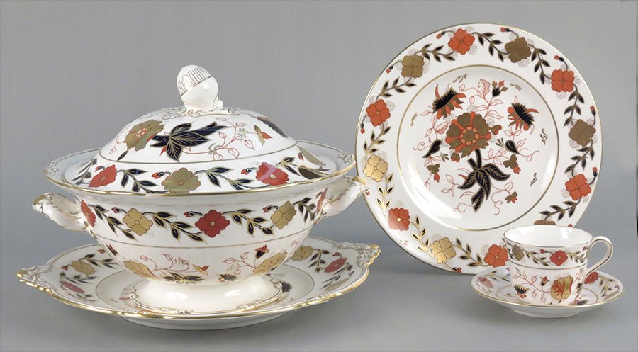 ROYAL CROWN DERBY PORCELAIN PARTIAL TABLE SERV: ROYAL CROWN DERBY PORCELAIN PARTIAL TABLE SERVICE. Asian Rose pattern, 8687. Comprised of 16 dinner plates, 17 teacups, 14 saucers, and one covered tureen with under plate