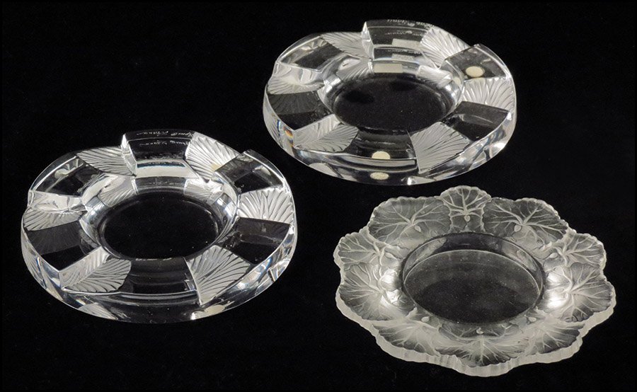 PAIR OF LALIQUE 'CUBA' PATTERN ASHTRAYS.: PAIR OF LALIQUE 'CUBA' PATTERN ASHTRAYS. Together with a lalique honfleur ashtray (diameter 6") Diameter 6"