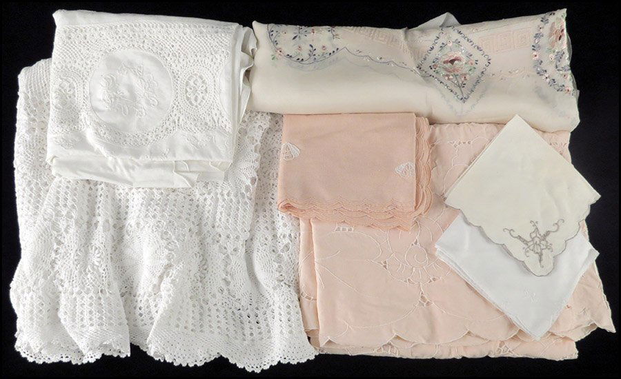 COLLECTION OF TABLE LINENS.: COLLECTION OF TABLE LINENS. Comprised of embroidered and lace napkins, table clothes, ad runners
